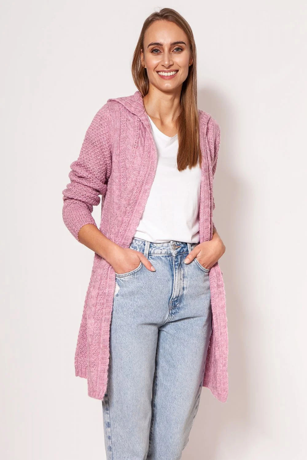 Cardigan pour femme en maille tricoté rouge vibrant, coupe ample, manches longues, capuche intégrée, deux poches, matériau mixte, confortable et élégant