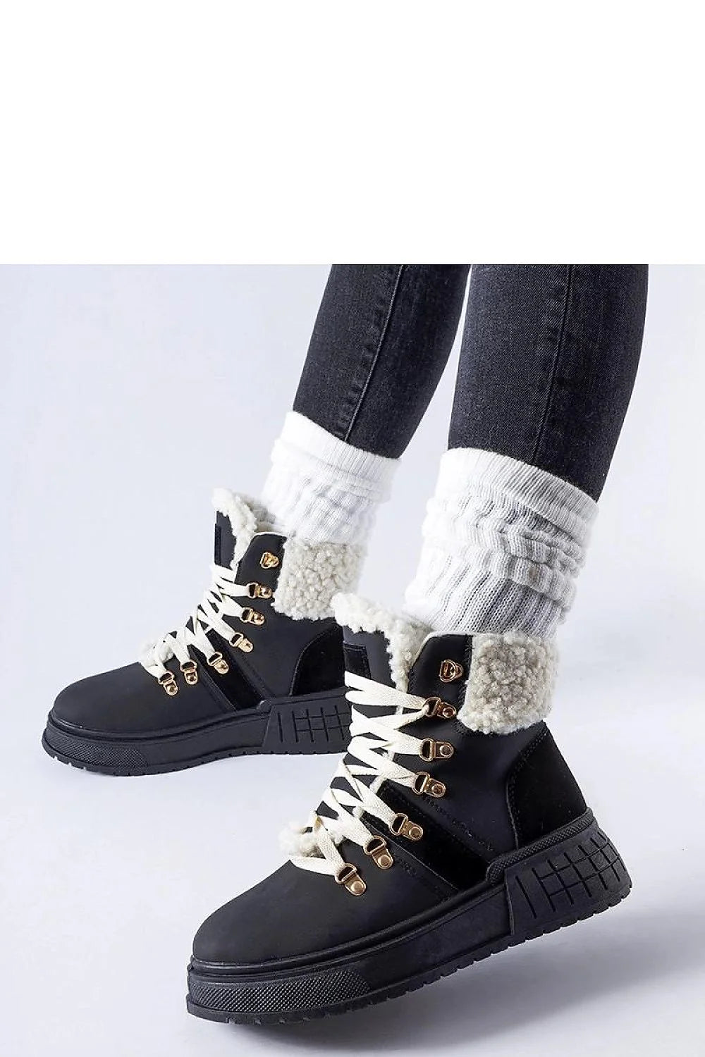 Bottes urbaines hiver femmes style moderne cuir synthétique noir fourrure blanche lacets blancs dorés haute cheville