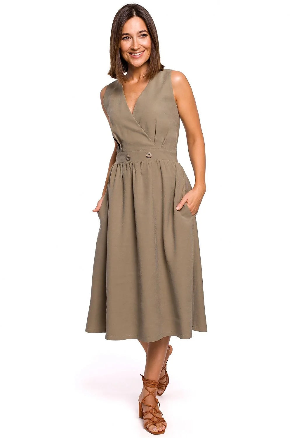 robe midi blanche sans manches col V cintrée taille ajustable ceinture intégrée boutons décoratifs jupe évasée poches latérales tissu fluide
