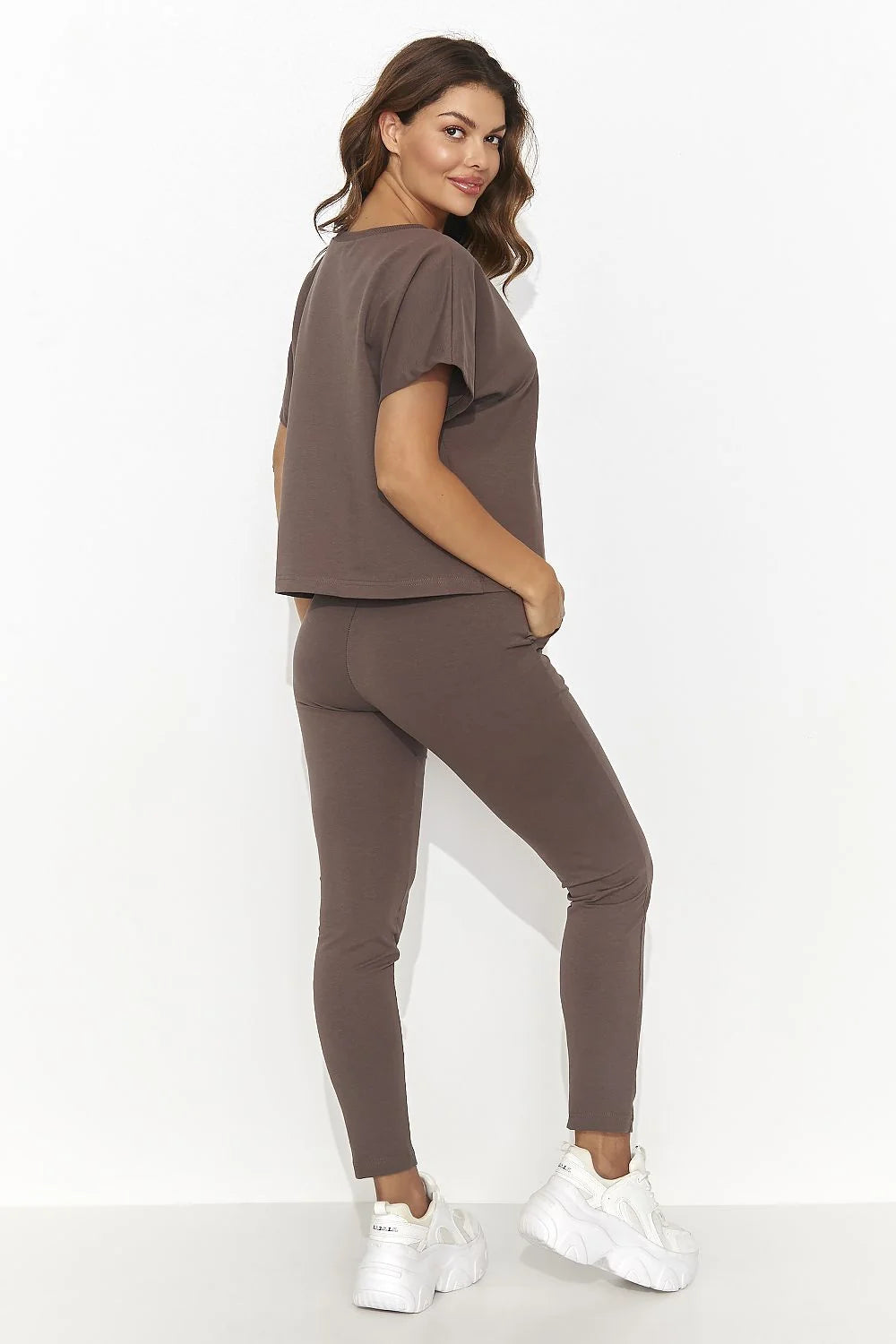 ensemble coordonné femme décontracté élégant slim marron maille jersey stretch doux top boxy manches courtes pantalon taille haute fuselé chevilles