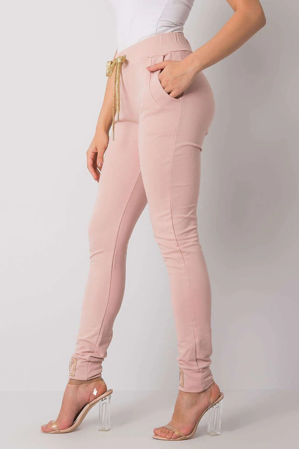 pantalon survêtement femme slim taillebasse fuselé chevilles resserrées rose poudré jersey stretch coton élasthanne poches latérales bande brodée