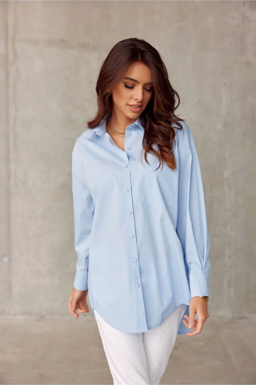 Chemise femme manches longues Roco Fashion style classique couleur bleu pastel coupe oversize en coton qualité supérieure