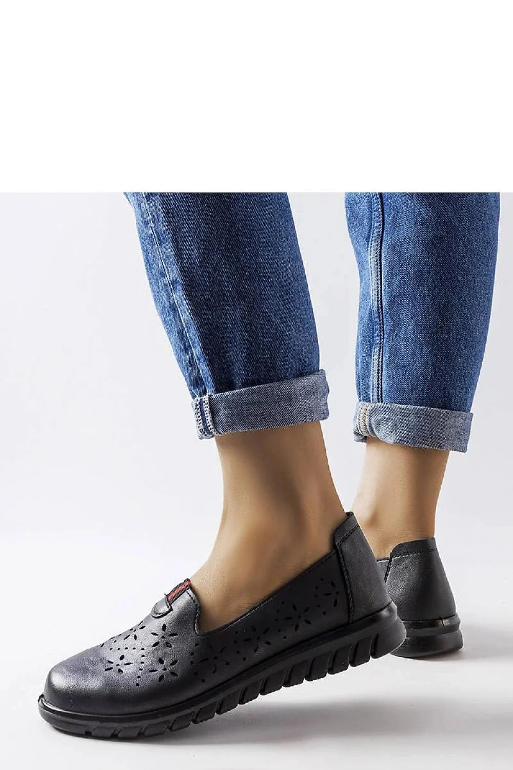 mocassins femmes Solea ecocuir noir slipon boutrond motiffloral perforations patteelastique rouge semellecaoutchouc crantee amortissante antiderapante legere confort