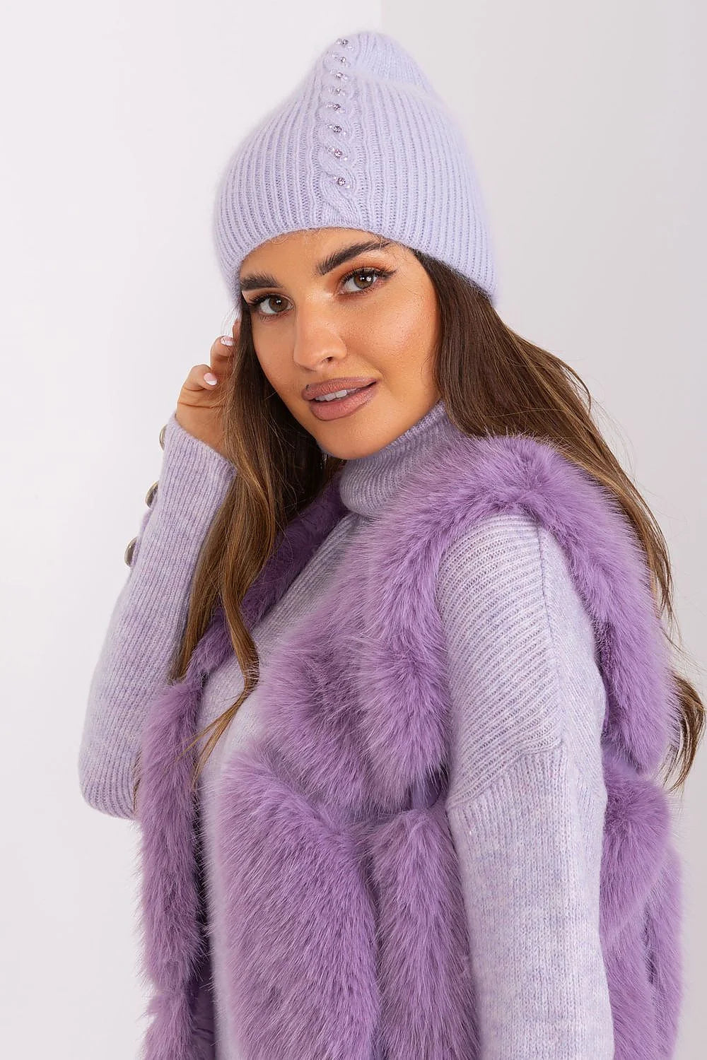 Bonnet d'hiver tricoté côtelé en laine et angora couleur lavande pâle avec détails en boutons pour femmes
