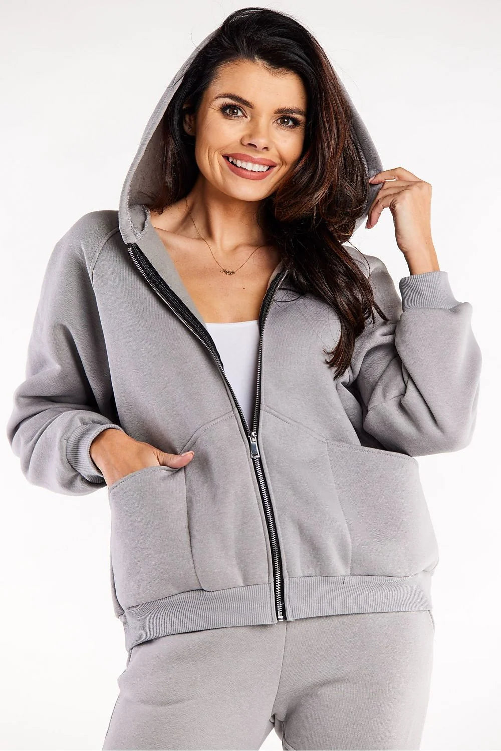 Sweatshirt Infinite You femme style décontracté gris uni capuche fermeture éclair métallique coton 95% élasthanne 5% coupe ample poches kangourou bord côtelé look quotidien tendance