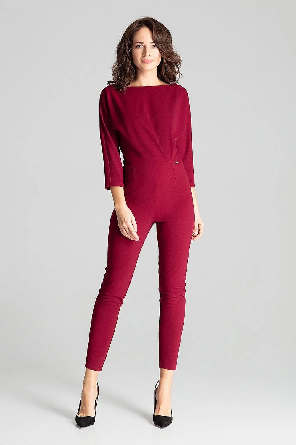 combinaison femme élégante grise polyester élasthanne manches troisquarts col bateau cintrée taille haute jambes cigarette cheville extensible structuré