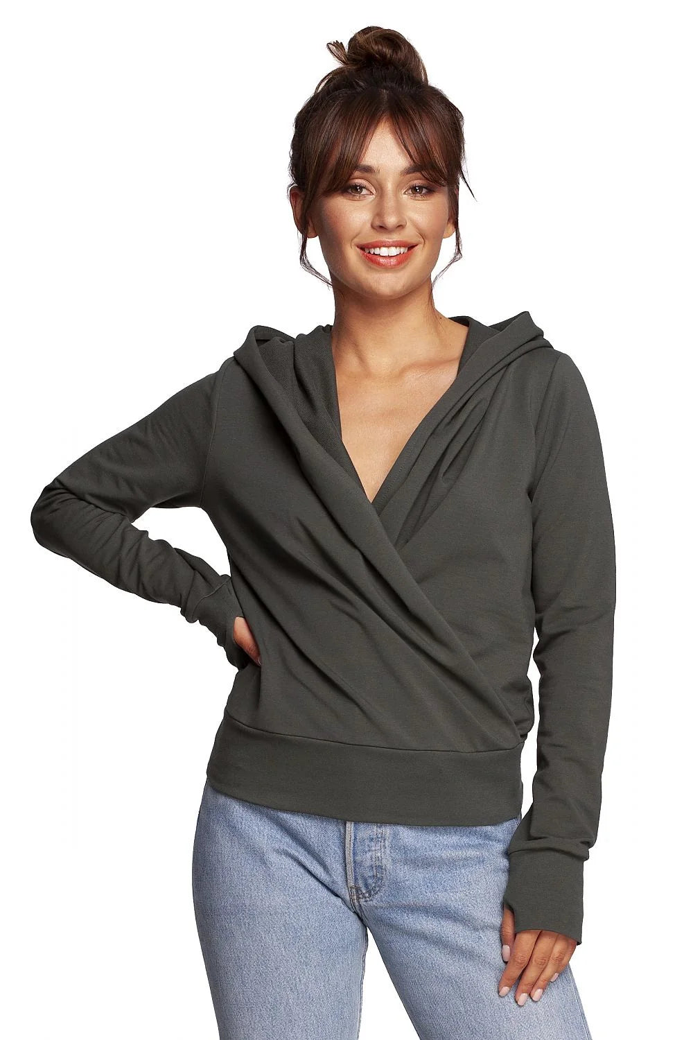 Sweatshirt Be Wear pour femmes, design croisé, capuche, coton élasthanne, coupe moderne, style décontracté, manches longues, couleur vert kaki foncé, occasion quotidienne, vêtement mode, pull trendy, look casual chic, équilibre polyvalent, confort style