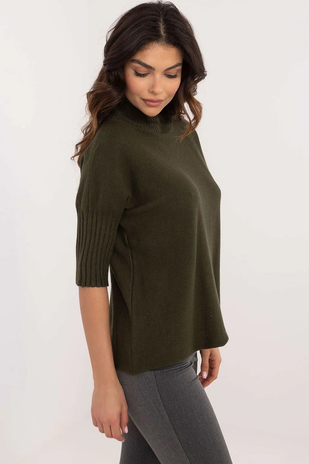 Pull à col roulé pour femme vert olive manches courtes texture lisse matière douce style décontracté chic