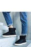 Bottes de neige Solea design moderne coupe structurée noir profond semelle blanche femmes hautes urbain confortable imperméable chaud plateforme Cores