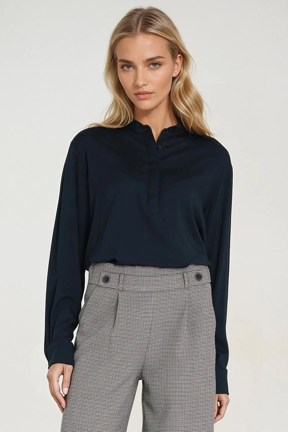 chemisier femme oversize viscose légère confortable col mao manches longues poignets boutonnés boutonnage caché coupe fluide bleu marine
