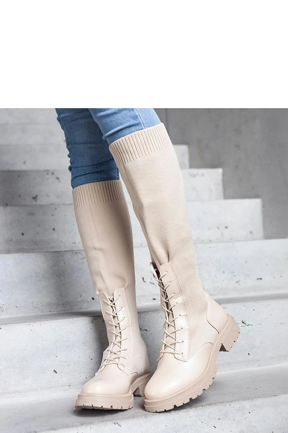 bottes cuissardes beige clair simili cuir lisse tige extensible côtelée lacets antidérapante doublure chaude semelle crantée talon bloc