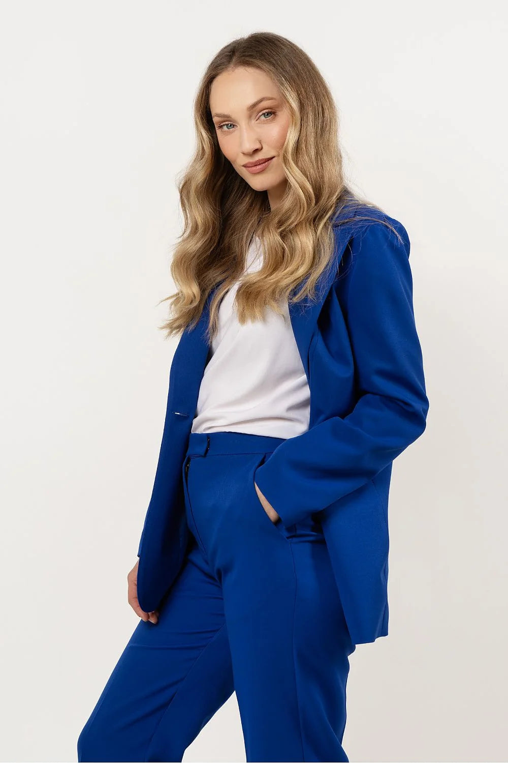 Veste awama tailleur femme bleu vif coupe ajustée élégance professionnelle matériau qualité