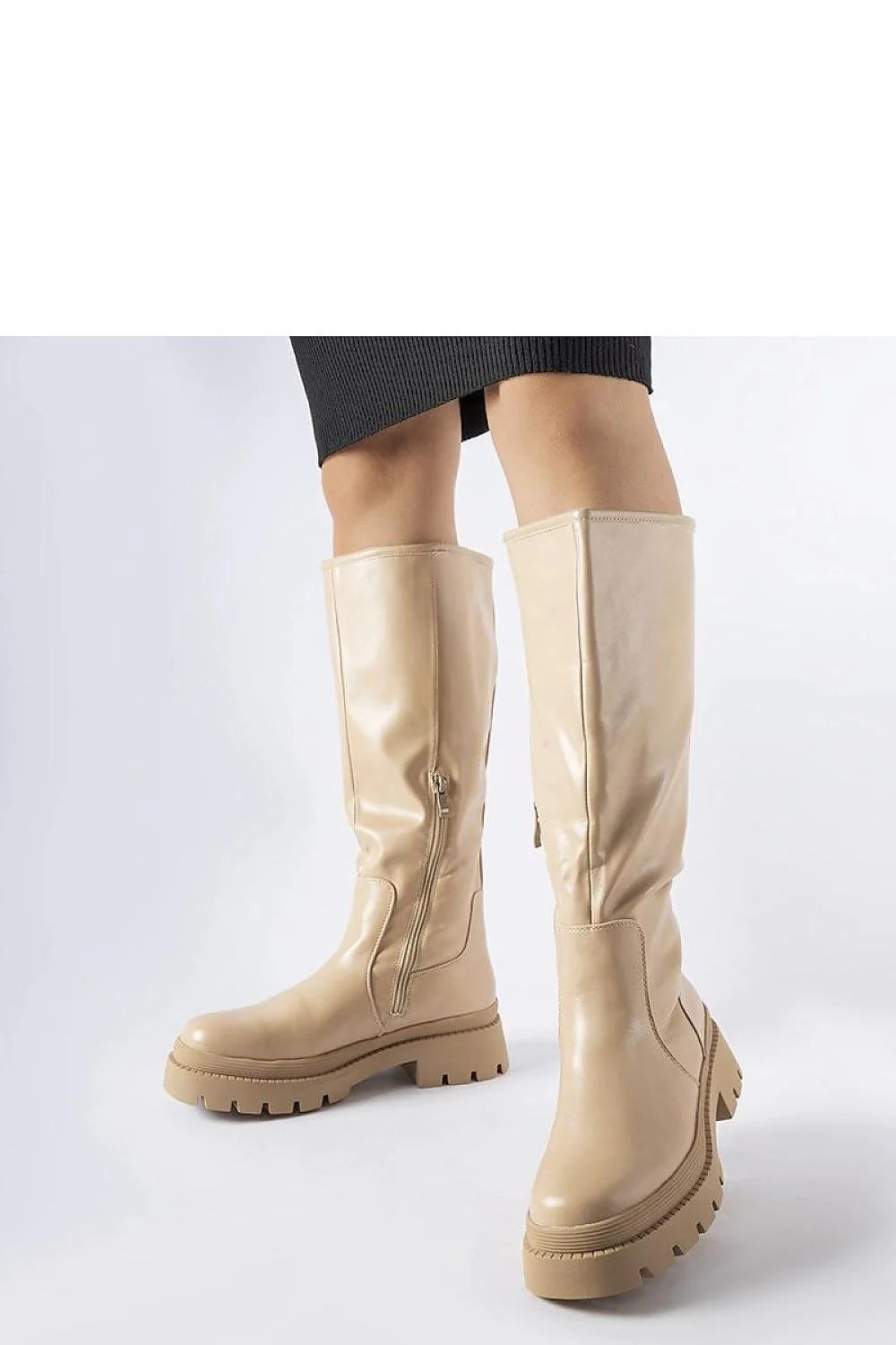 Bottes cuissardes en cuir synthétique beige clair, style intemporel, semelle antidérapante, fermeture à glissière latérale, confortable et durable