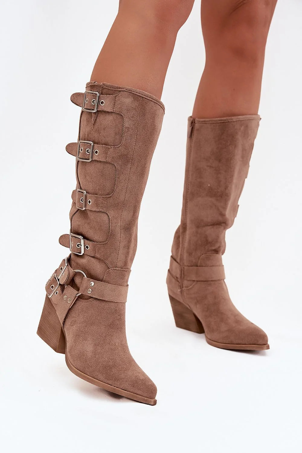 bottes cowgirl suédine écologique western talon coupé pilier confort stabilité bout pointu élégant silhouette élancée fermeture éclair pratique boucles décoratives