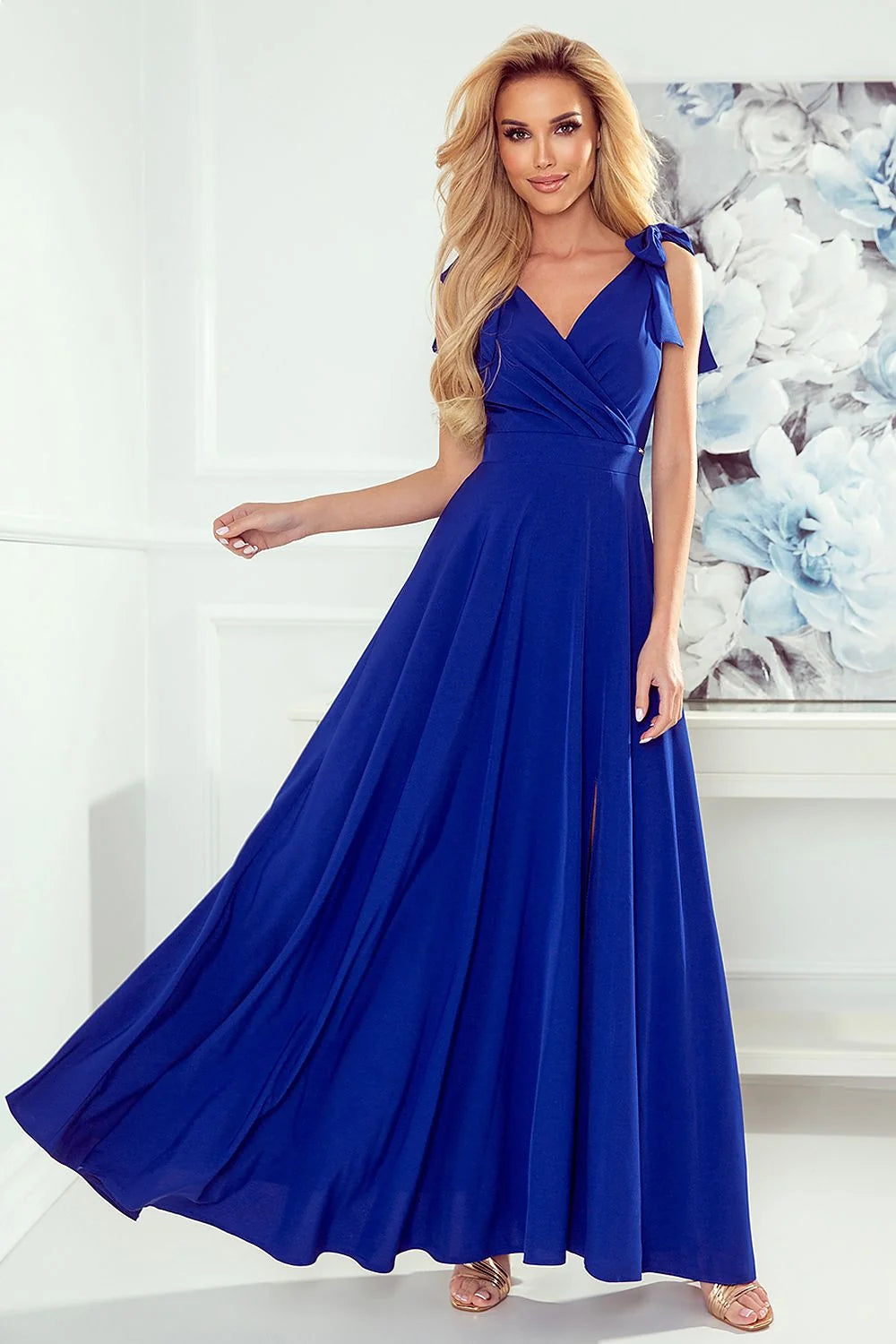 Robe longue élégante pour femmes avec décolleté en V, fente et nœuds sur les épaules en couleur bordeaux