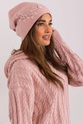 Bonnet et pull coordonnés féminins élégants en tricot rose pâle, style casual chic, matières douces et confortables pour femmes