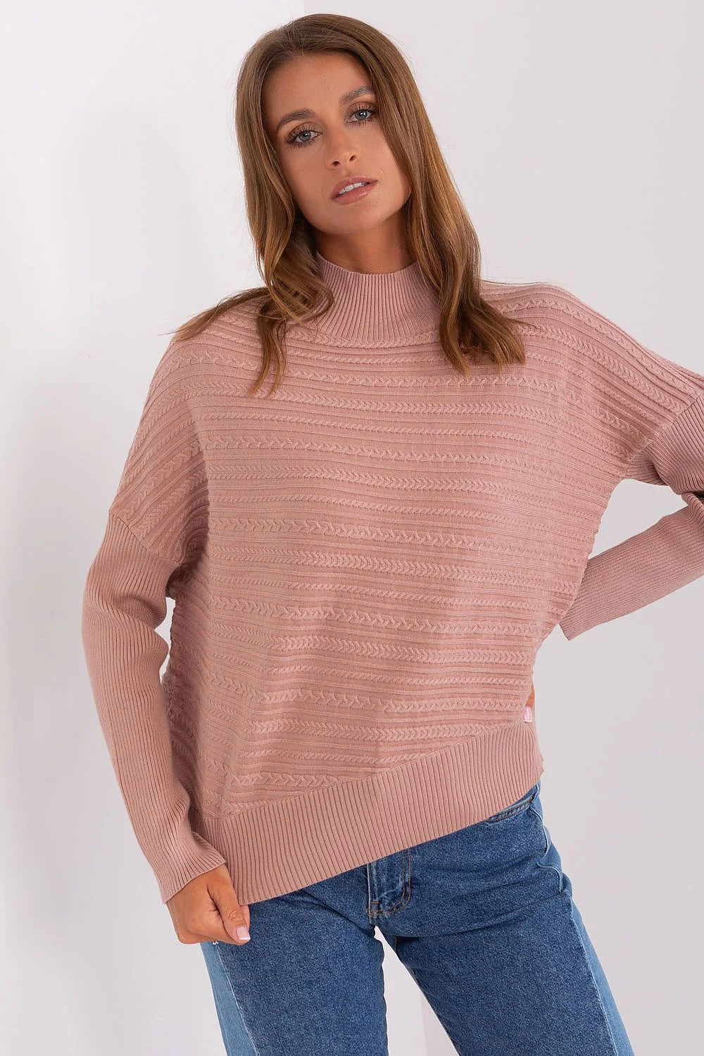 Chandail femme en rose poudré col montant côtelé manches longues style élégant coupe ample confort durable automne hiver