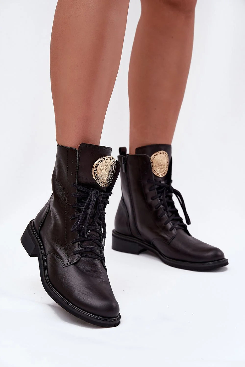 bottines femme cuir naturel noir lacets fermeture éclair talon 3cm cheville bout arrondi languette médaillon doré couture discrète