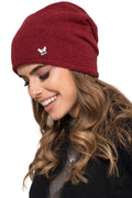 Bonnet pour femme en laine couleur bordeaux foncé design moderne texture chinée logo métallique