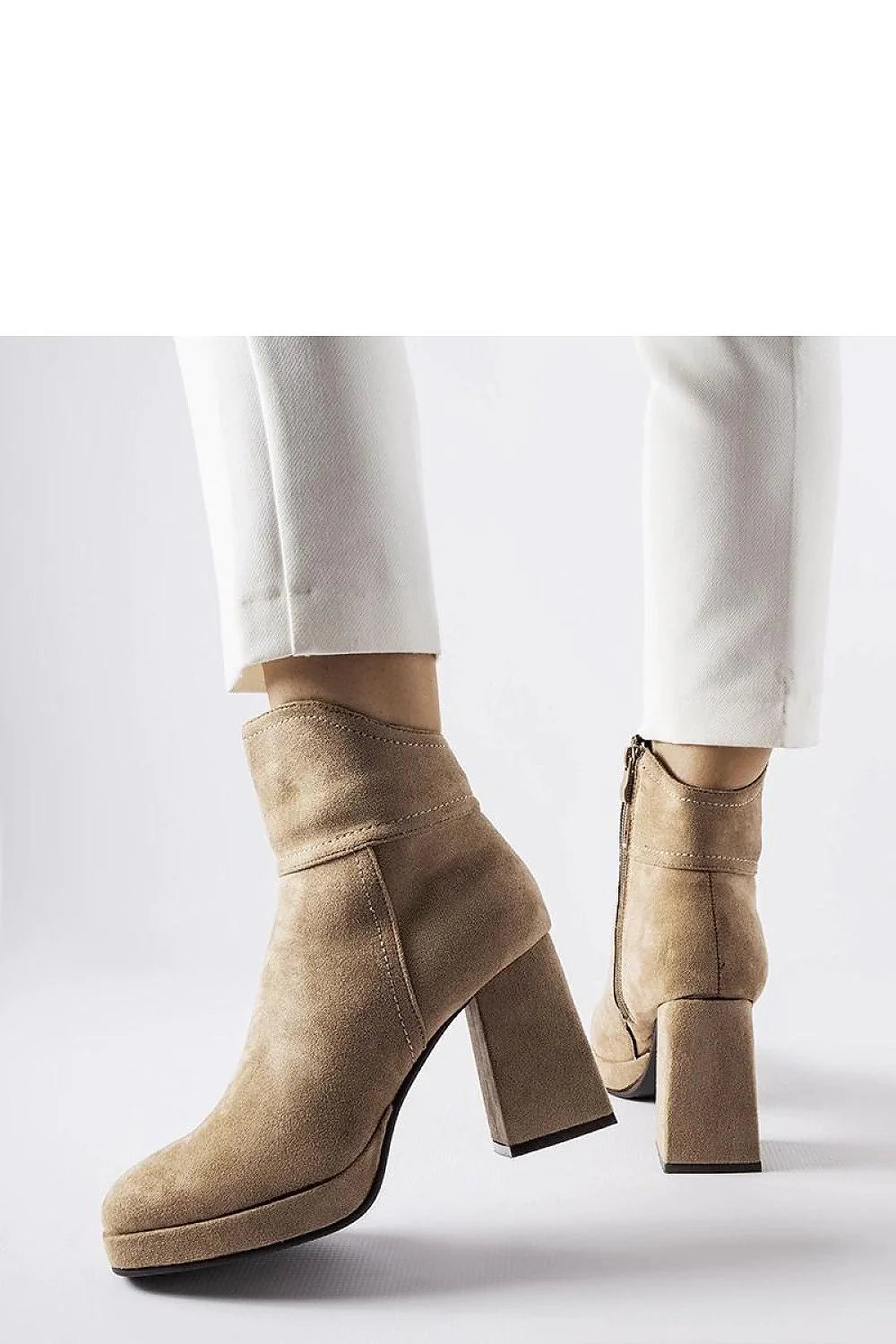 Bottes à talons carrés modernes en suède beige taupe cuisse mi-mollet fermeture glissière latérale semelle caoutchouc femmes