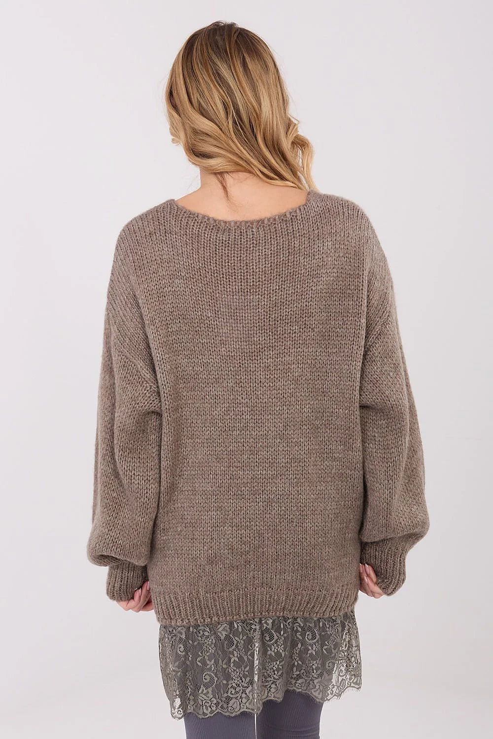 pull tunique oversize femme grosse maille taupe coupe longue hanches manches ballon bords côtelés ourlet dentelle florale contrastante