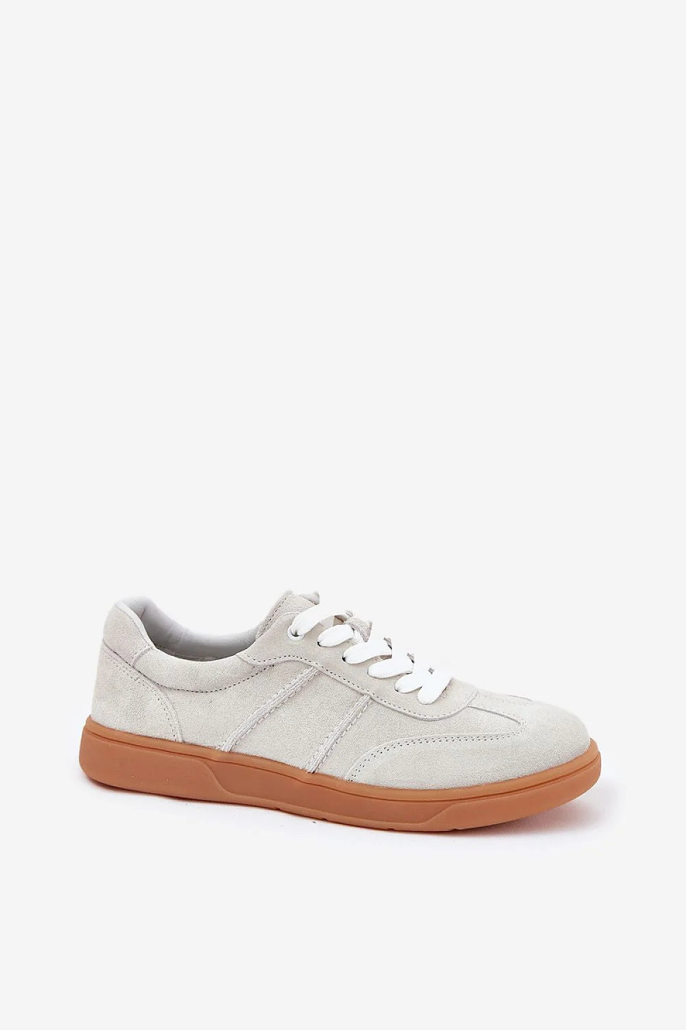 Chaussures de sport Step in style basses femmes daim naturel beige clair semelle marron caramel lacets blancs bouts arrondis tige 6 cm semelle 2 cm