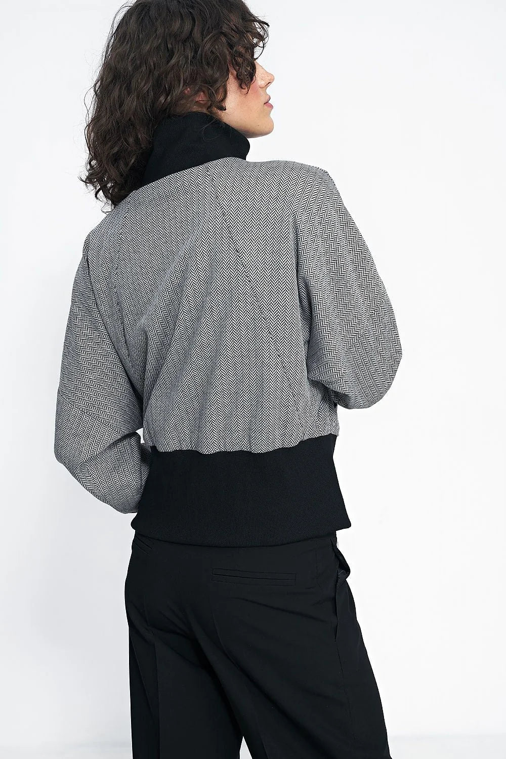 Veste féminine moderne chevron noir et blanc col montant manches longues élastiquées polyester spandex viscose taille ajustable femme