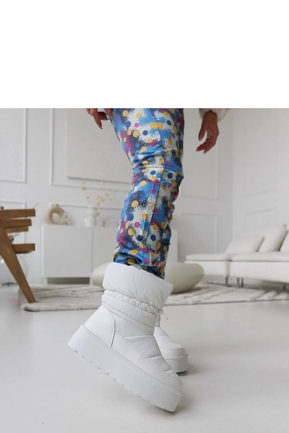 Pantalon et bottines mode femmes multicolore pois blanc polaire chic hiver confortable ensemble trendy