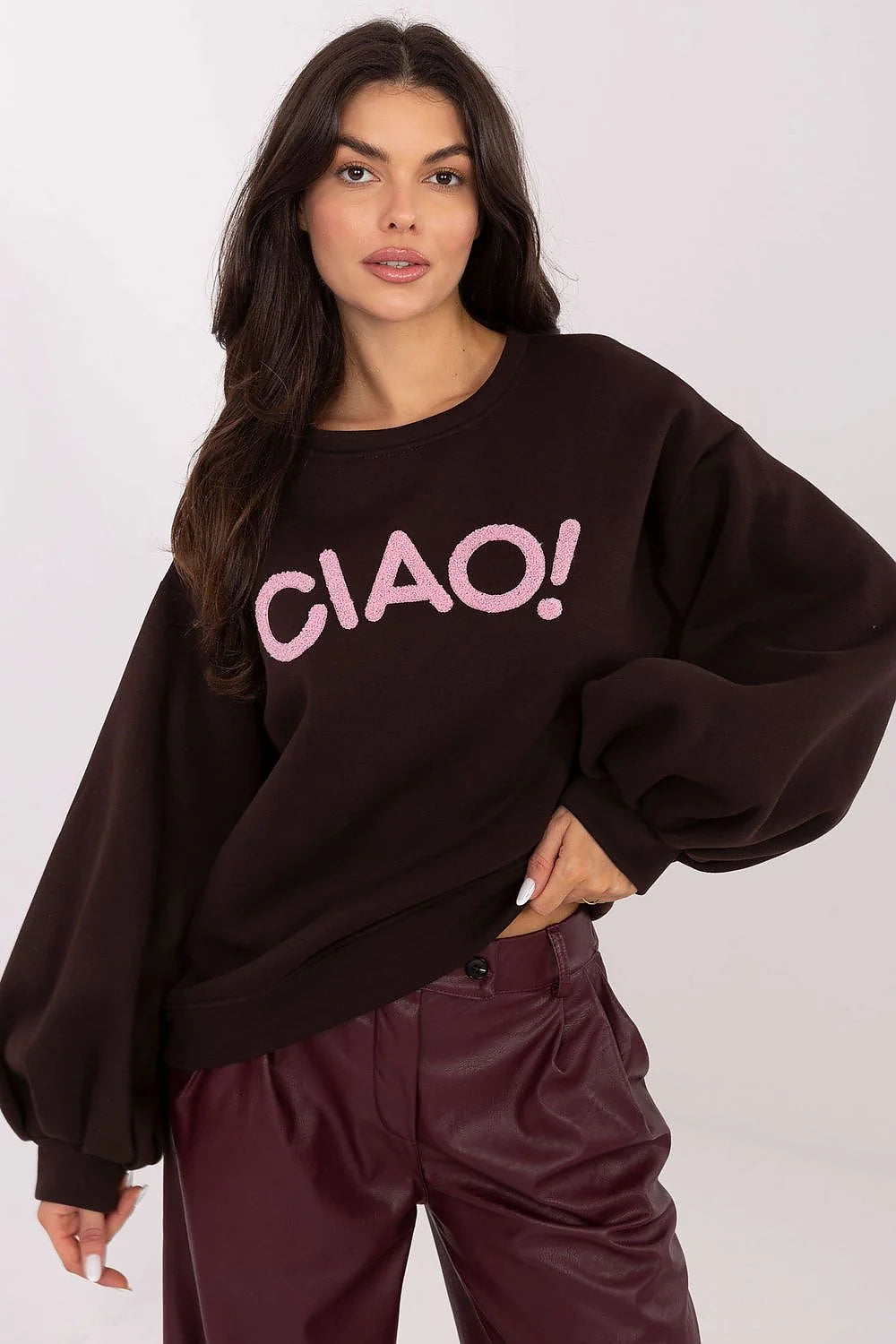 sweatshirt femme oversize chocolat foncé manches bouffantes col rond inscription ciao chenille rose broderie fente coton élasthanne confortable