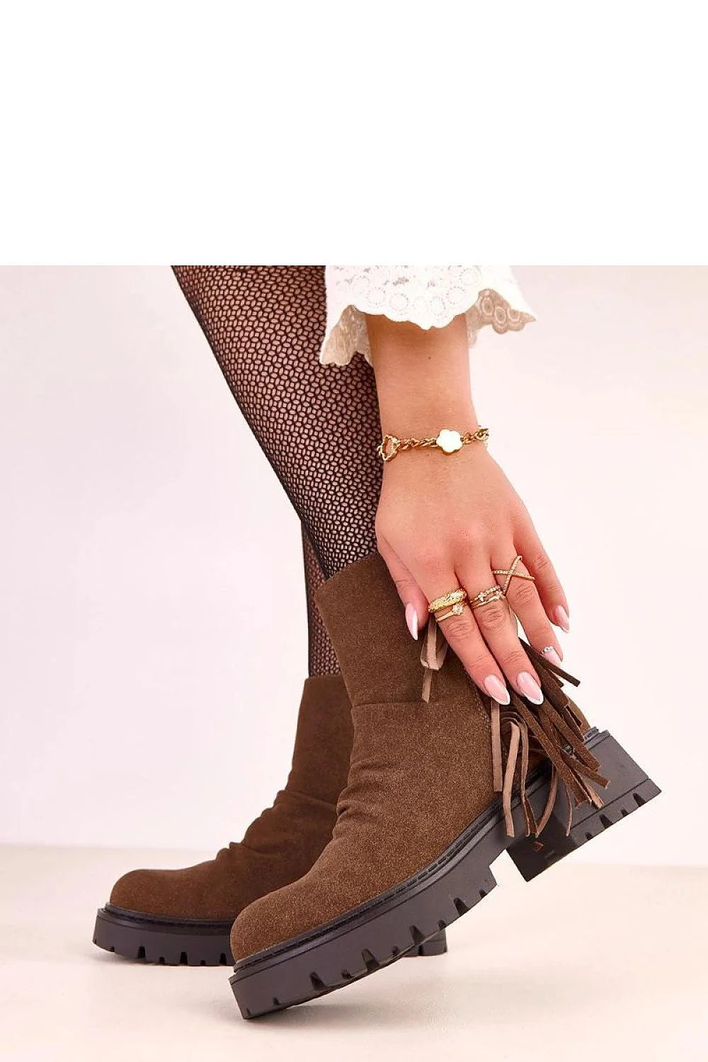 bottines talons épais confort élégant cuir suédé écologique marron western bohème franges décoratives bout rond zip latéral semelle crantée robuste