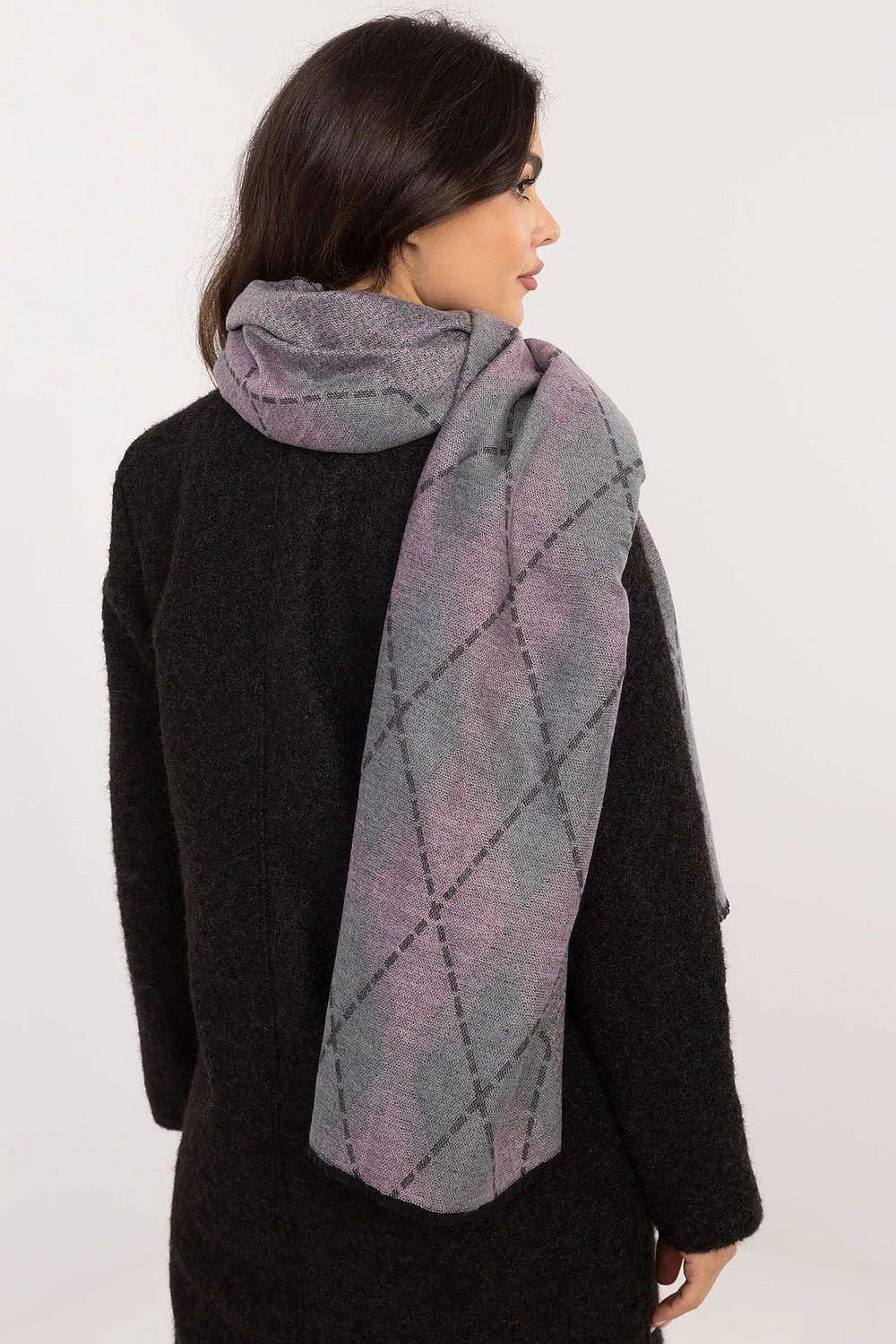 Foulard élégant motif géométrique viscose chaleureux confortable accessoire mode femme automne hiver