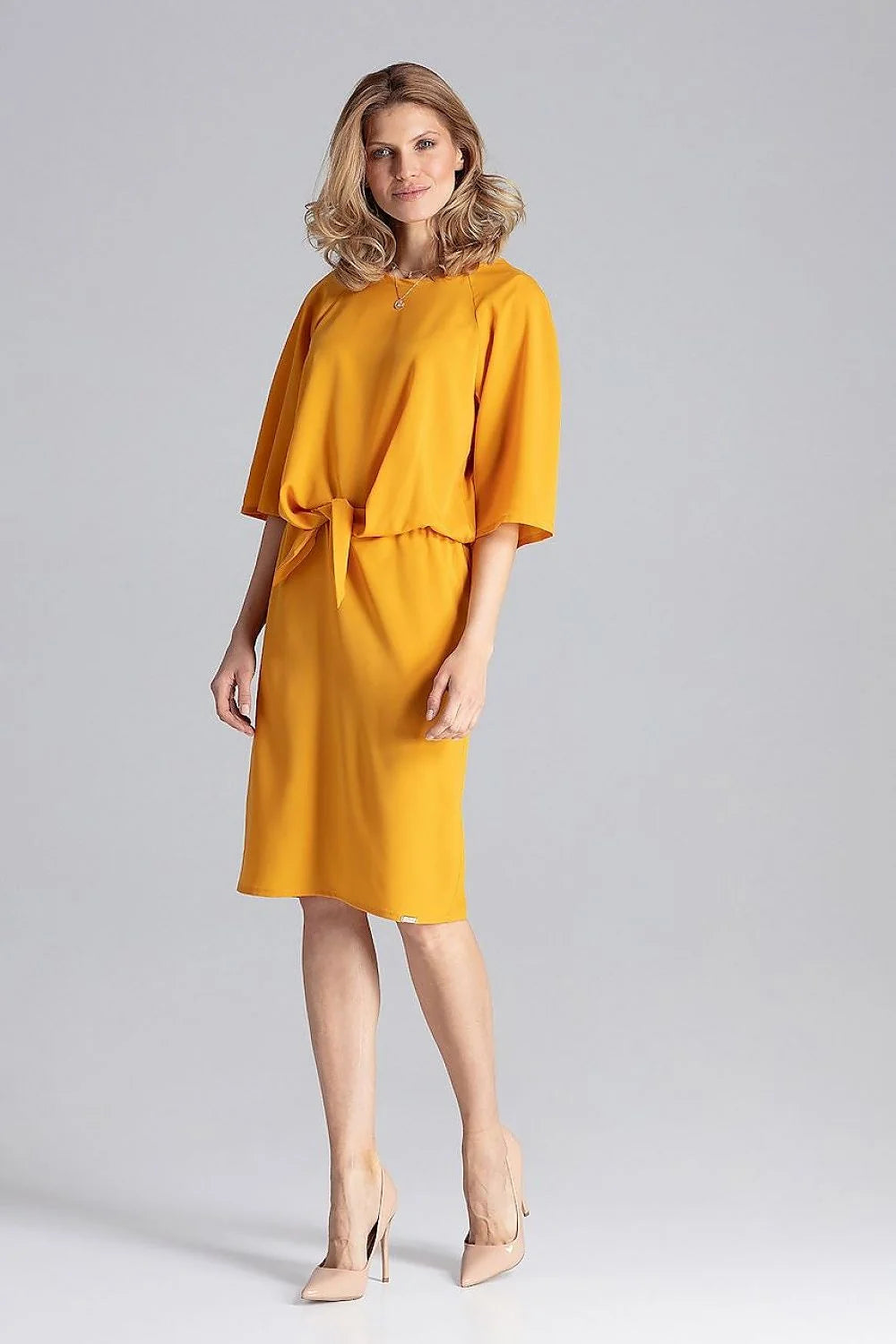 Robe fluide en polyester jaune moutarde élégante avec manches amples et ceinture pour femmes modernes