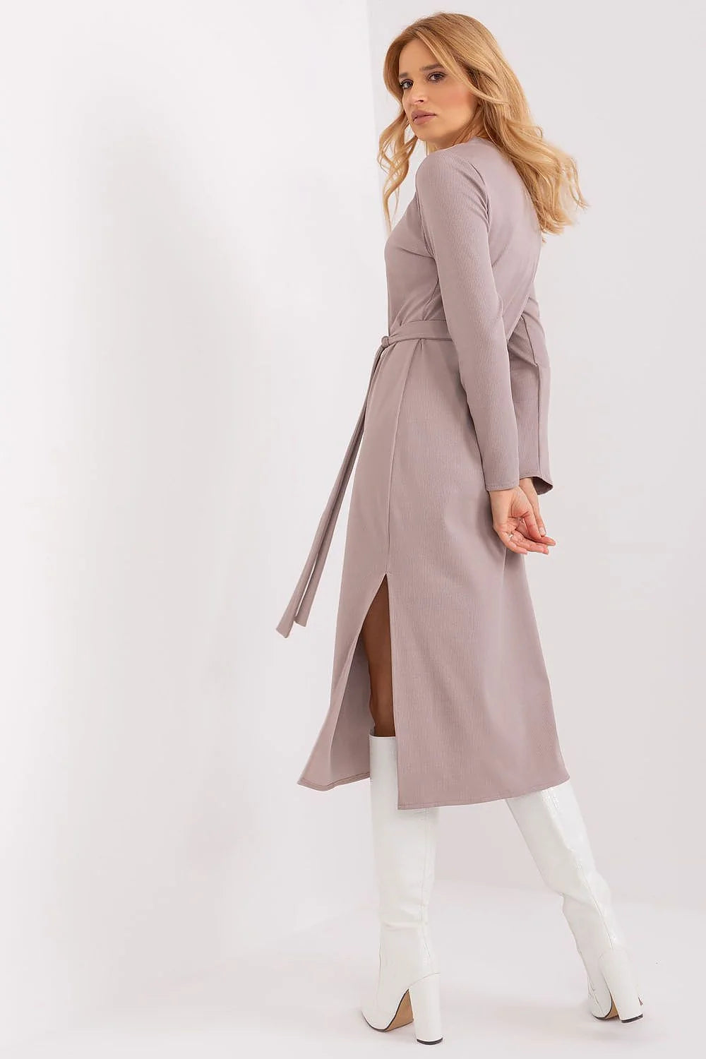 Robe de jour Lakerta manches longues encolure cœur ceinture incluse tissu côtelé coton élasthanne polyester taille ajustable robe polyvalente femmes