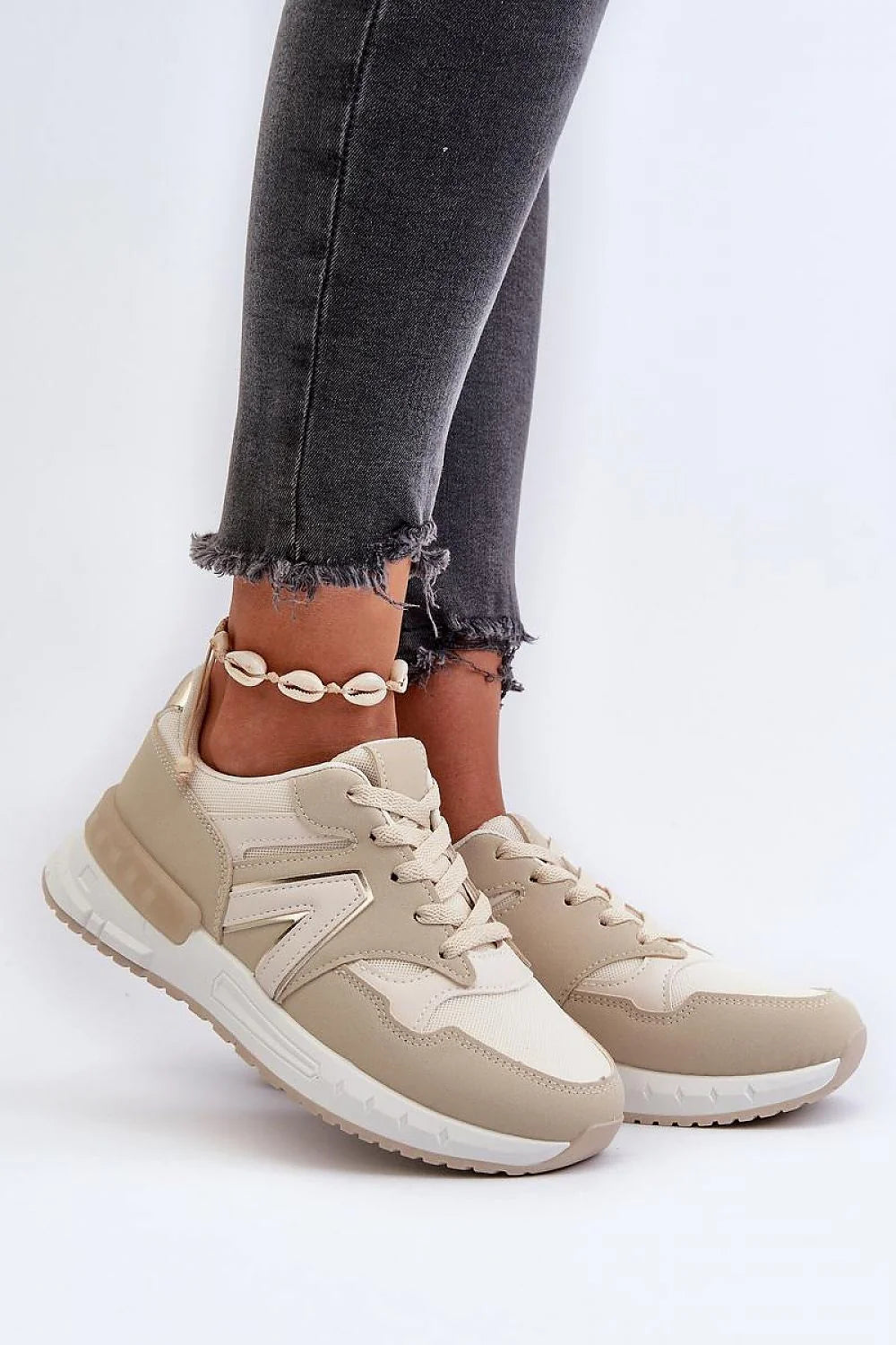 Chaussures de sport élégantes pour femmes, design moderne, plateforme délicate, confort maximal, style polyvalent, cuir artificiel, semelle piano, hauteur tige 7.5 cm, tailles 36-41