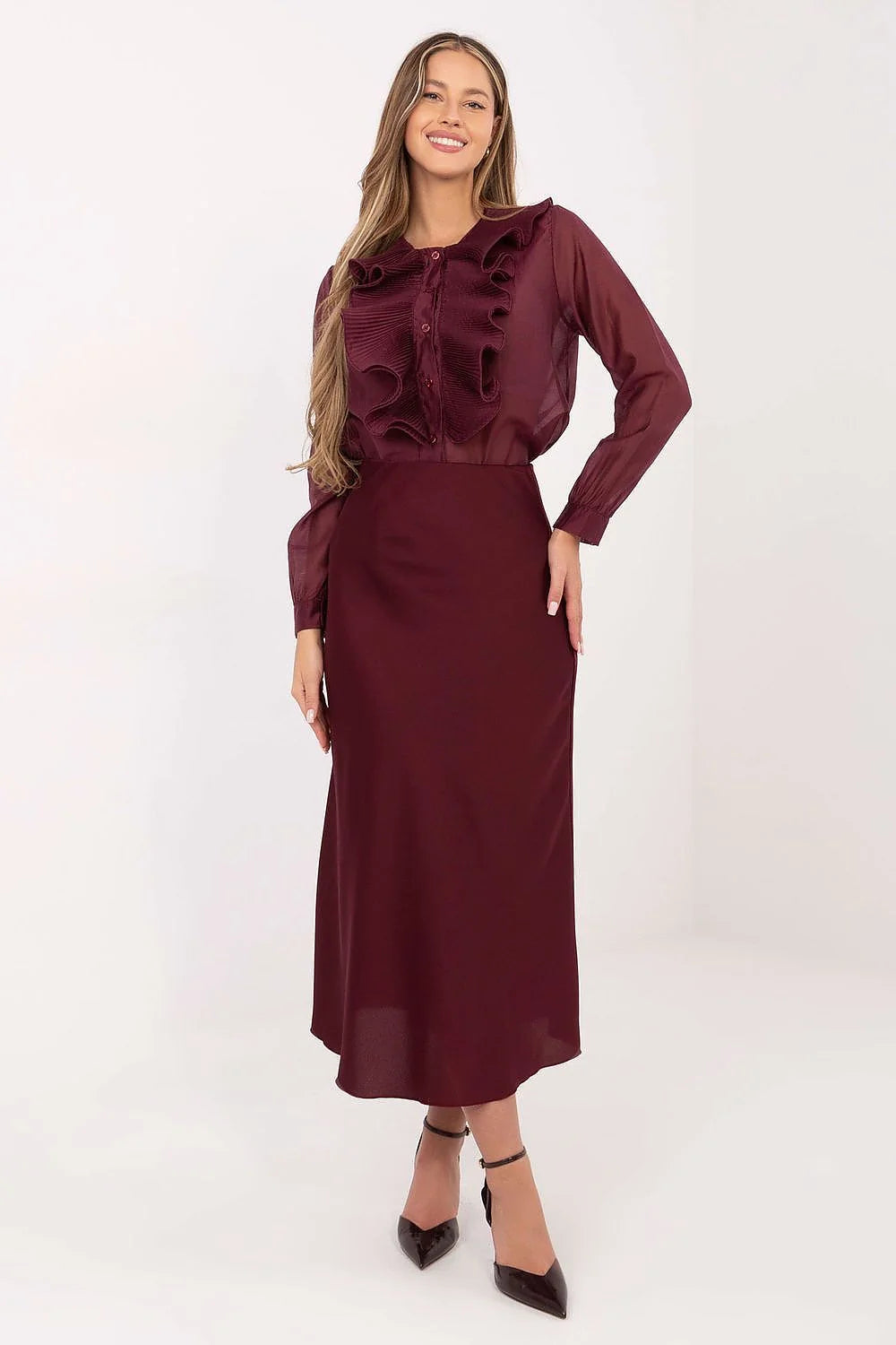 chemise femme manches longues bordeaux satinée légère semi transparente col rond volants plissés plastron boutonnée poignets boutonnés tombé fluide élégante