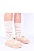 mocassins femme fourrés suède beige clair plateforme hauteur 4cm semelle crantée antidérapante cocooning slipon bride velcro logo métal