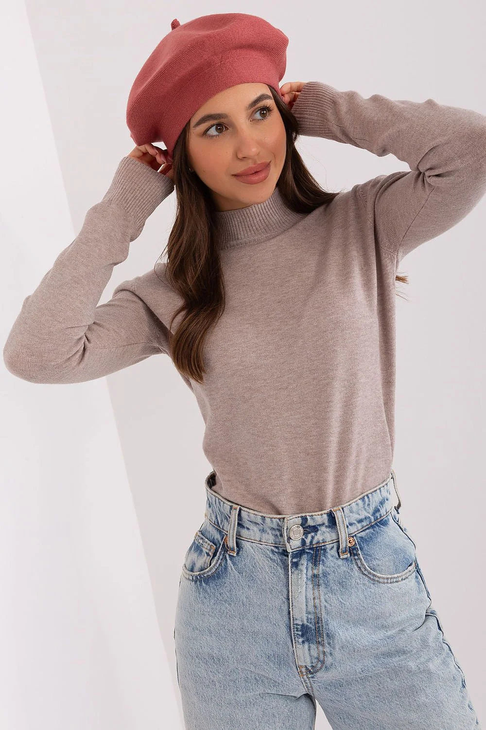 Béret pour femme rose poudré matière douce style intemporel design traditionnel avec antenne acrylique coton cachemire