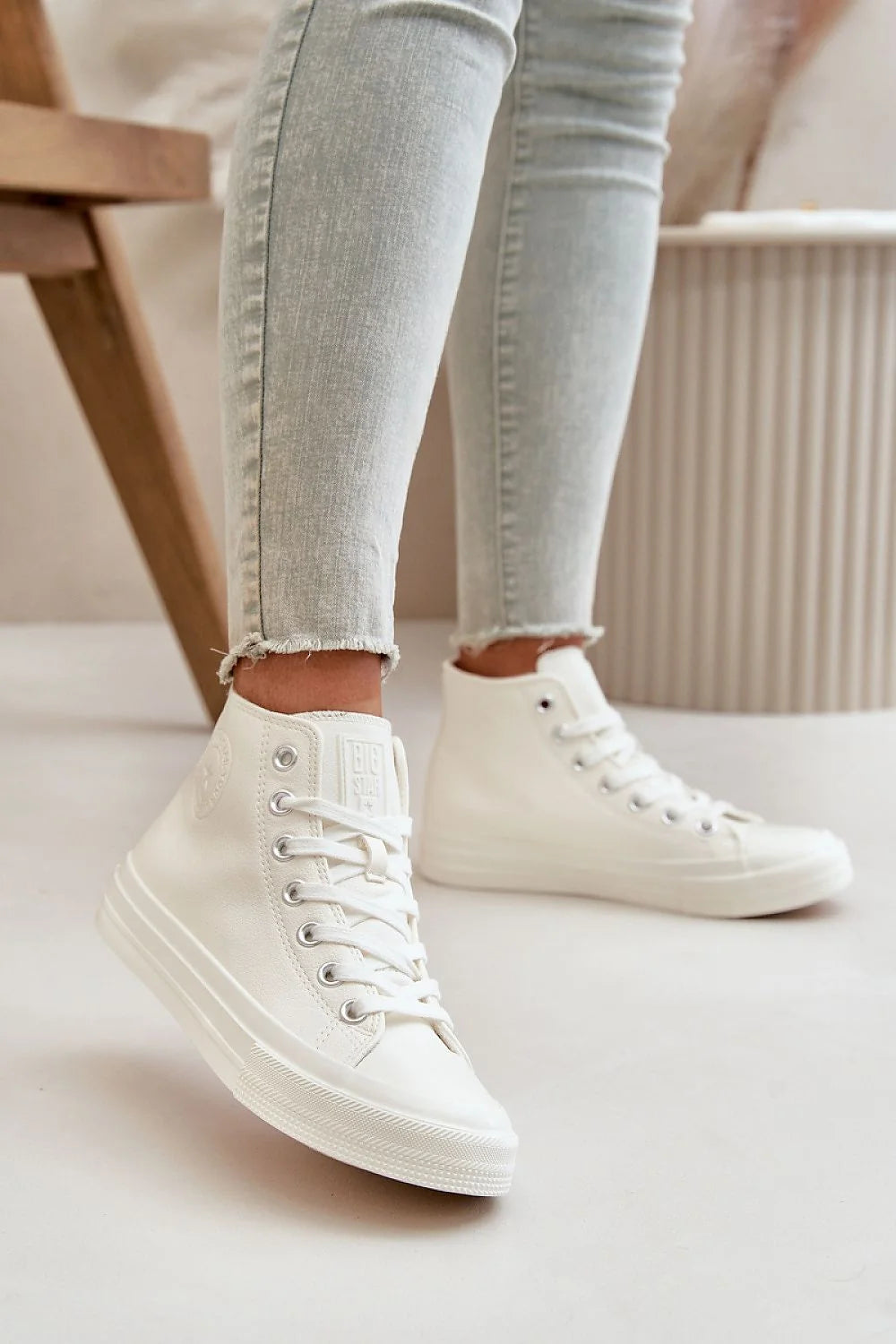 Baskets montantes femmes BIG STAR cuir artificiel blanc confortable doublure fourrure semelle caoutchouc design minimaliste style intemporel