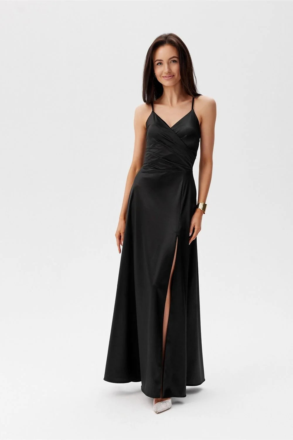 Robe de soirée élégante longue encolure en V bretelles fines dos ajustable satinée noire taille ajustable femme