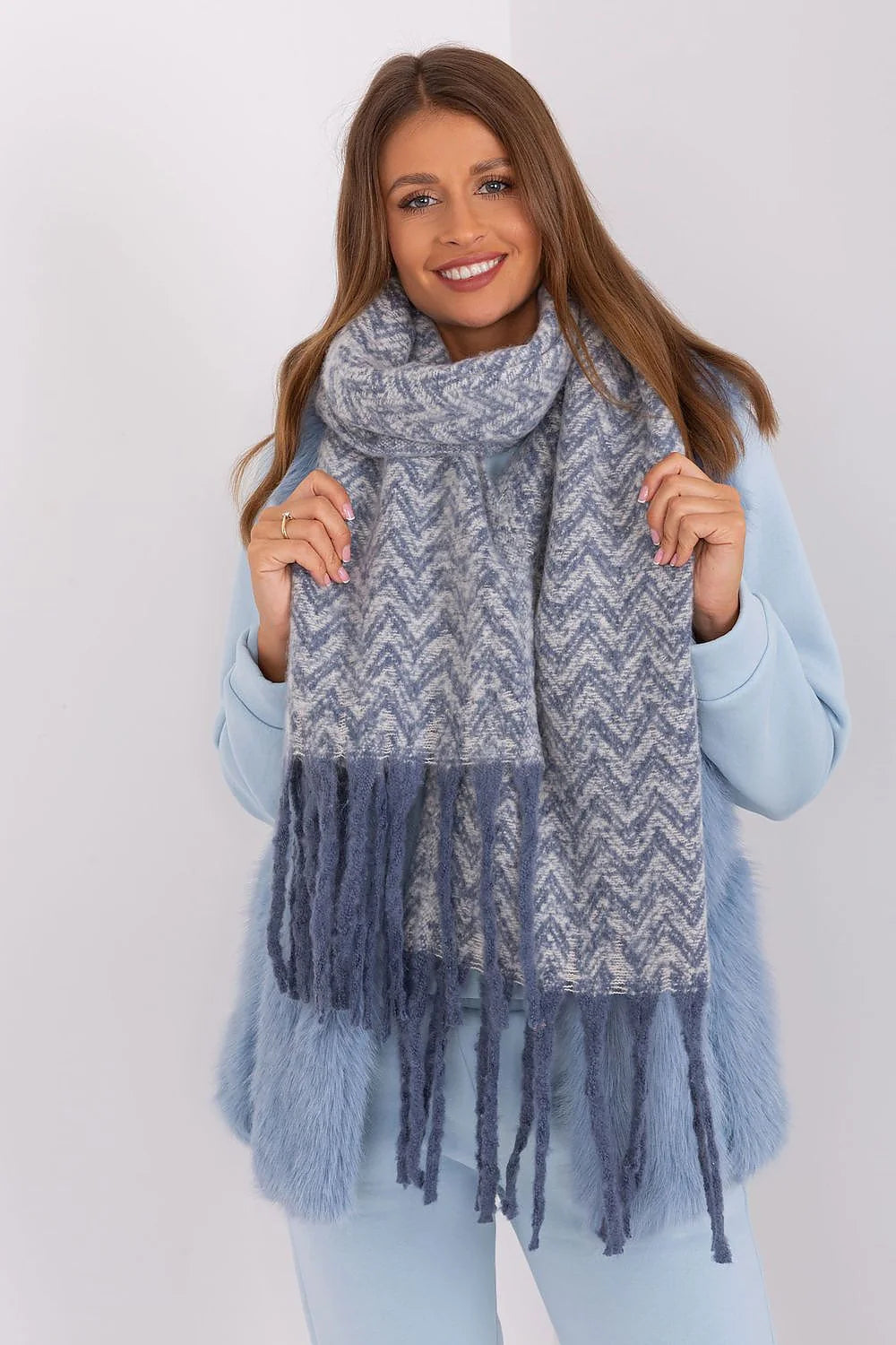 Écharpe mode femme longue motif géométrique bleu clair gris franges doublure chaude hiver automne