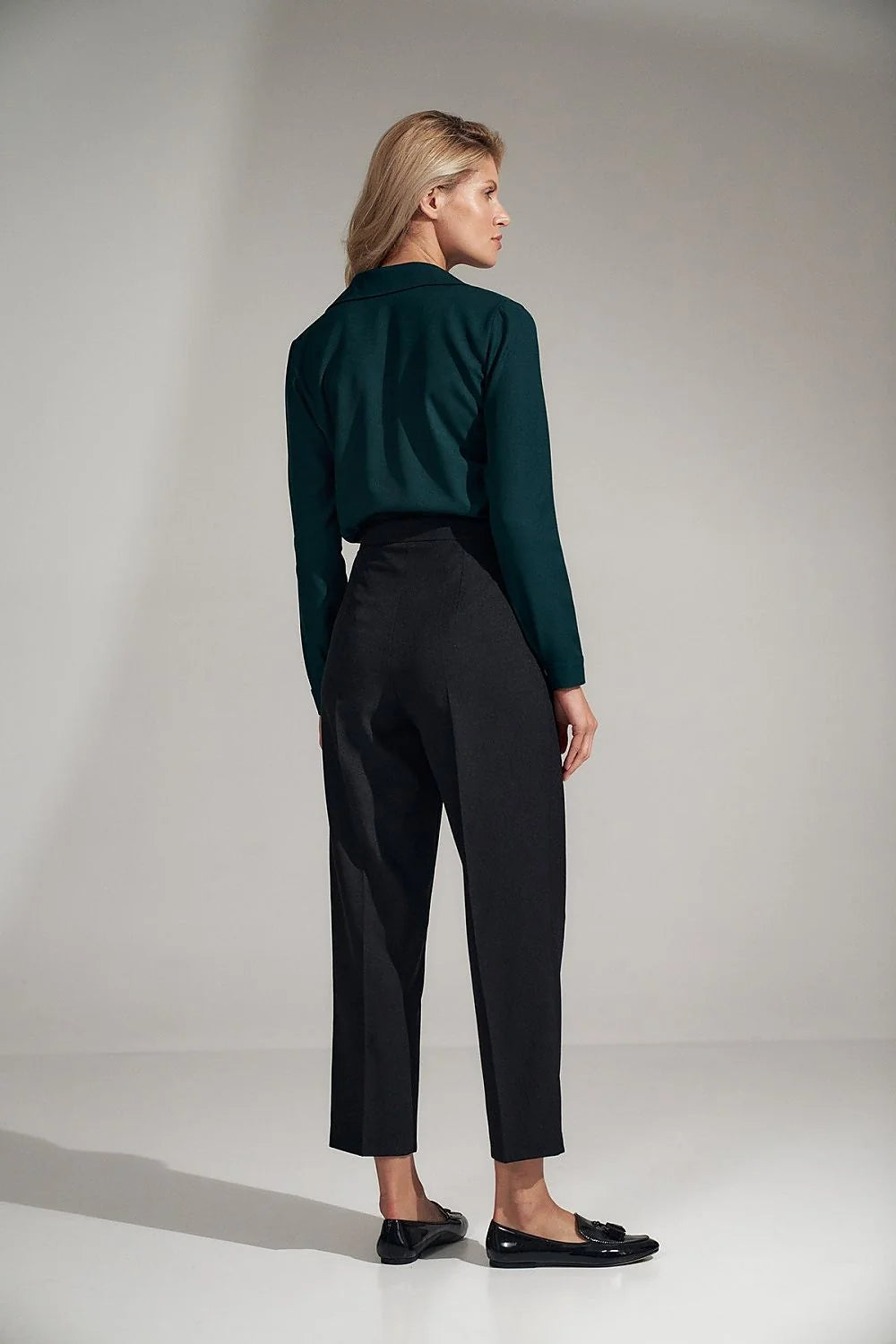 Pantalon femme taille haute noir en polyester élégant et confortable pour occasions professionnelles et soirées