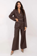 pantalon femme simili cuir écologique marron chocolat brillant lisse taille haute palazzo jambes larges poches latérales zippé boutons rembourré confortable