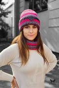 Bonnet et écharpe col mode hiver femme, style moderne, laine alpaga, rayures framboise noir, confort élégance