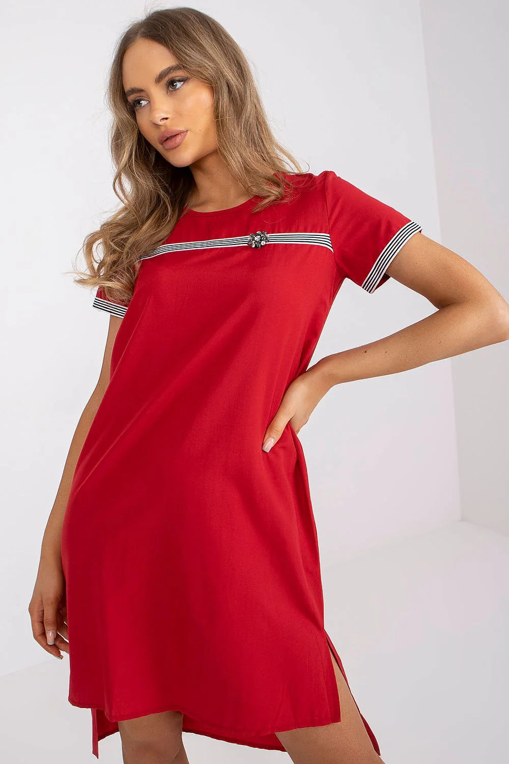robe été moderne asymétrique manches courtes rayures blanches noires coton pur coupe droite ample fentes latérales ourlet allongé dos