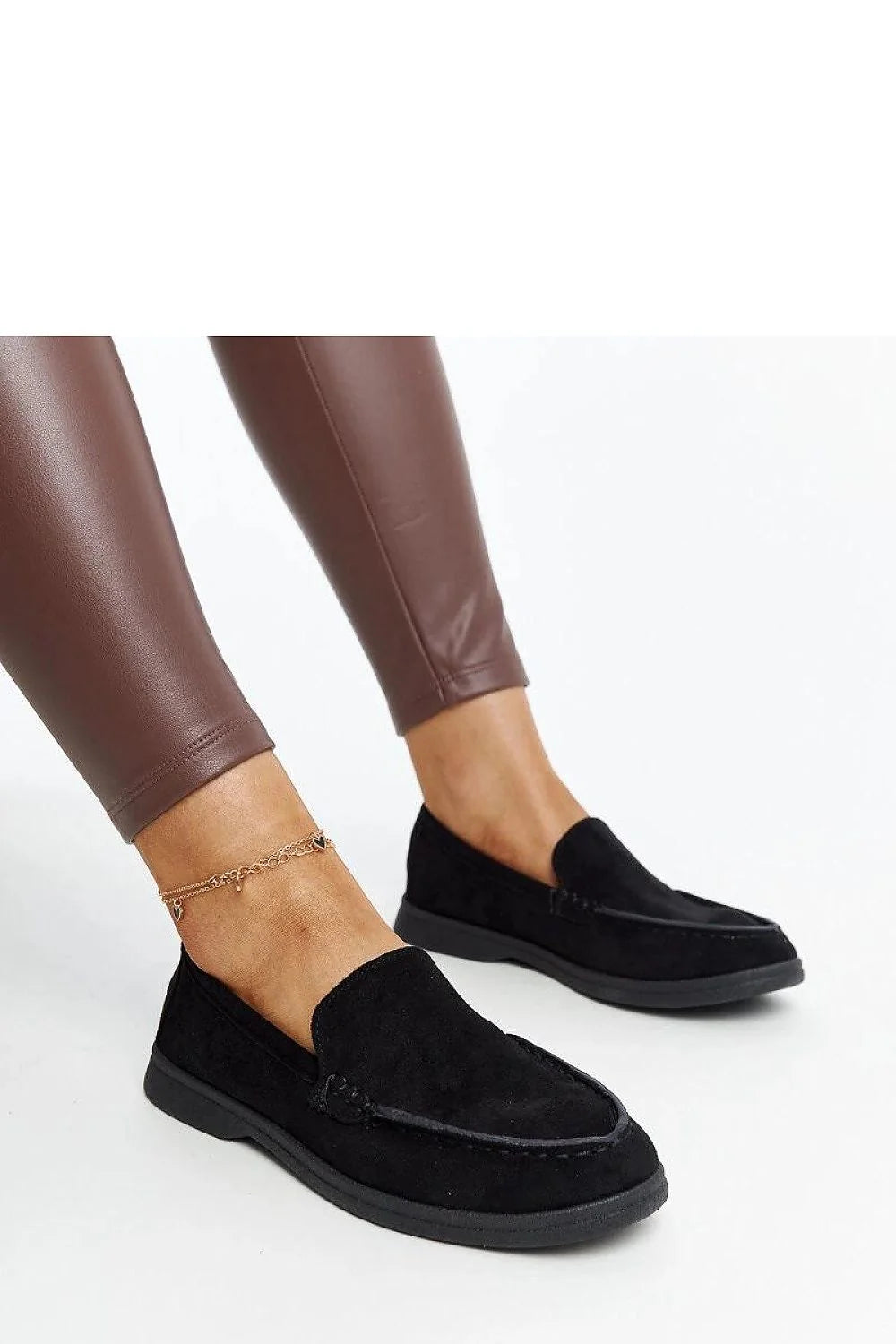 Moccasins élégants pour femmes en daim noir design intemporel confortable talon plat semelle caoutchouc