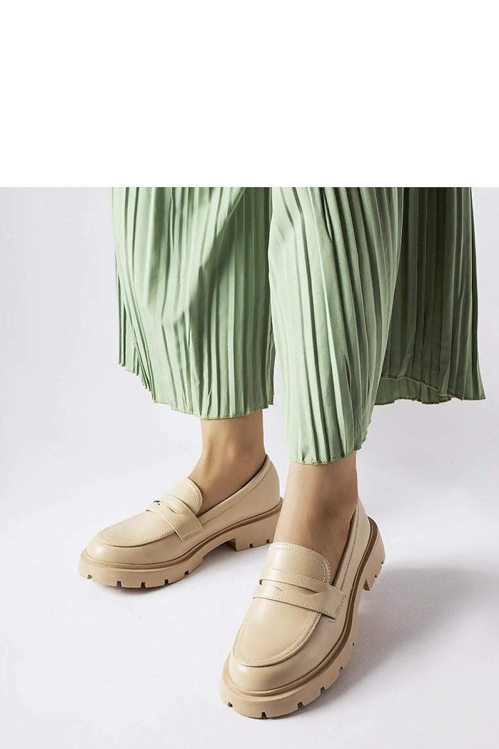 mocassins femme beige cuir lisse similicuir semelle épaisse crantée plateforme chunky bout arrondi bride penny élégants confortables maintien talon bas