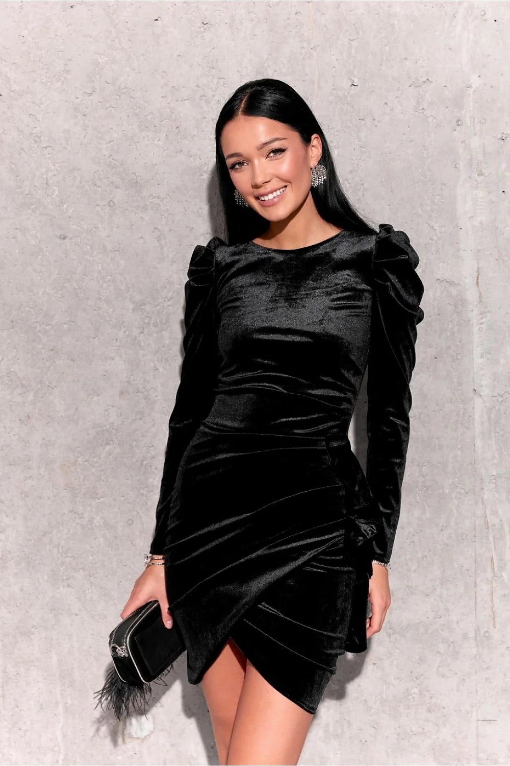 Robe de soirée élégante asymétrique longue manches velours noir drapé nœud dos nu ajustable femme