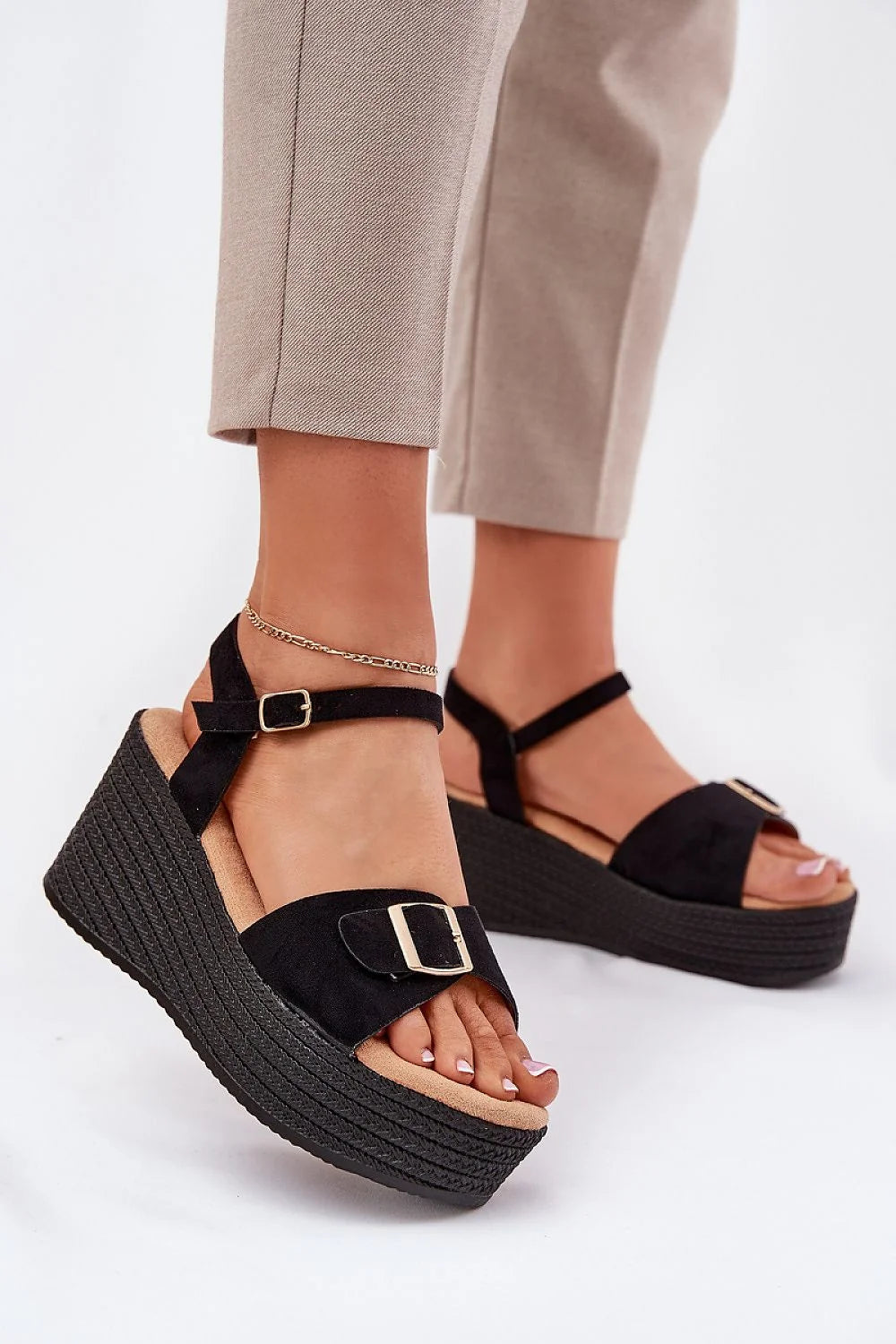 sandales femme élégantes talon compensé plateforme espadrille noire dorée suédée écologique semelle tressée rembourrée confort boucle réglable cheville bride chic