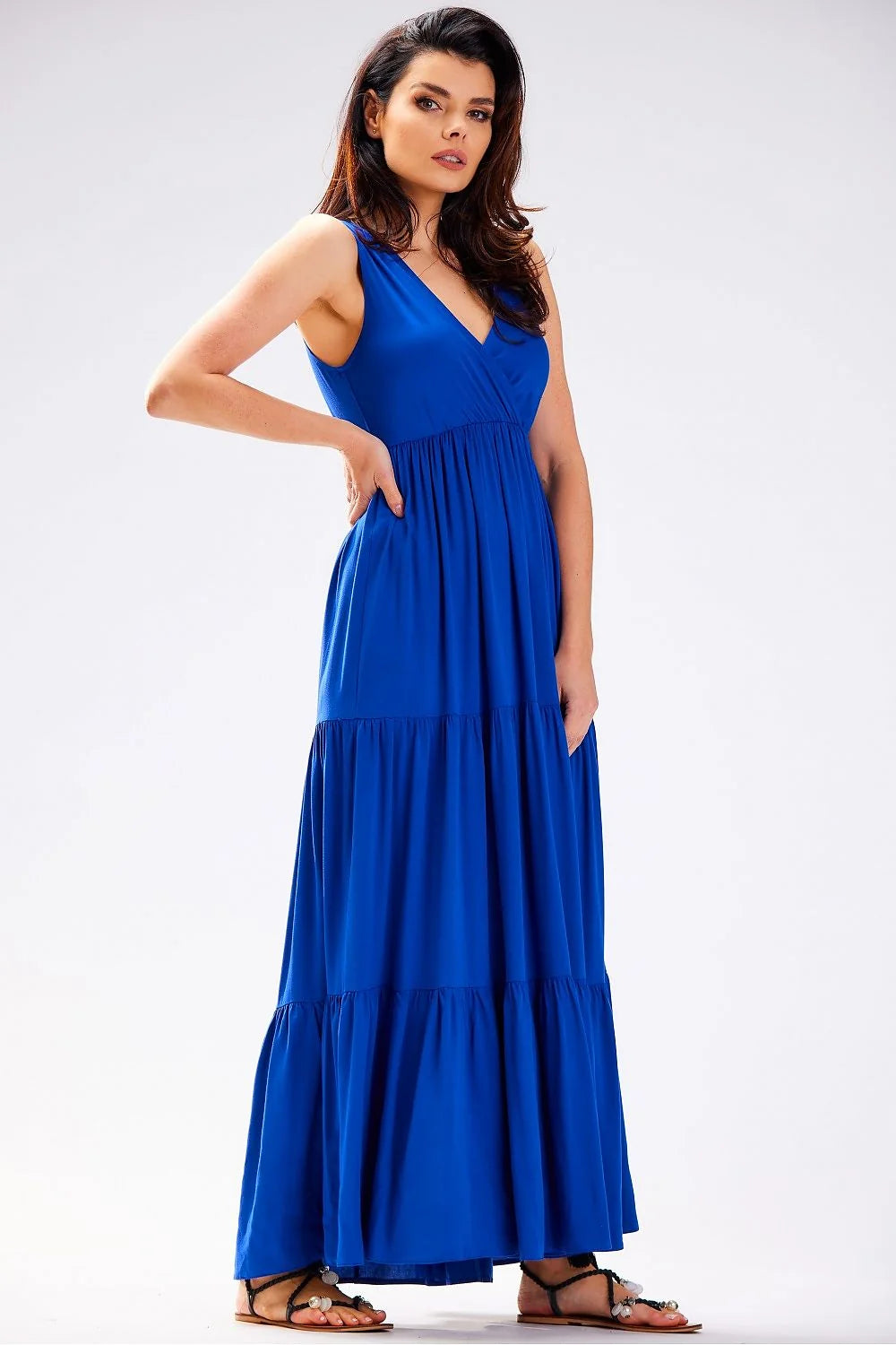 Robe de jour élégante longue manches épaules nues style empire tissu fluide couleur bleu roi taille oversize femme