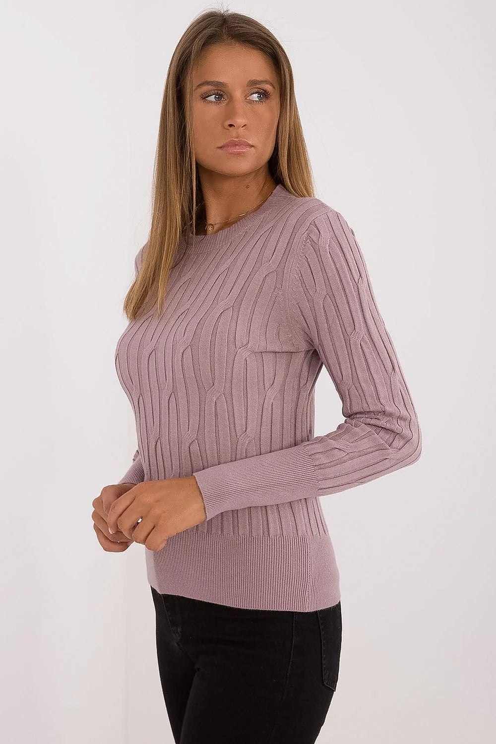 Pull maille femme doux couleur mauve motif torsades manches longues col rond coupe ajustée